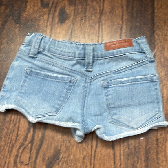 Denim shorts.  See all pics! Girls size 5 and 6.  Two pairs. - Picture 9 of 10